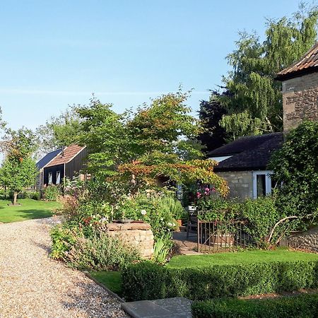 Wrens Nest Villa Chippenham  Eksteriør billede